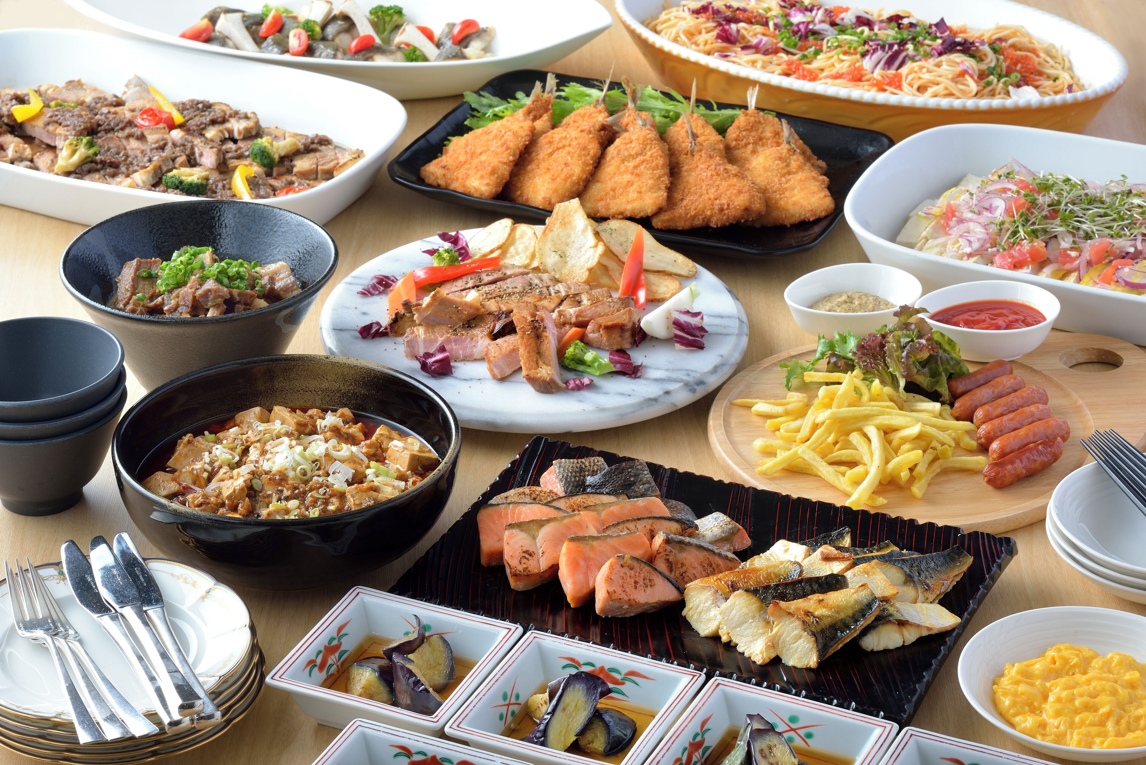 Daily buffet breakfast (JPY 3080 per person)