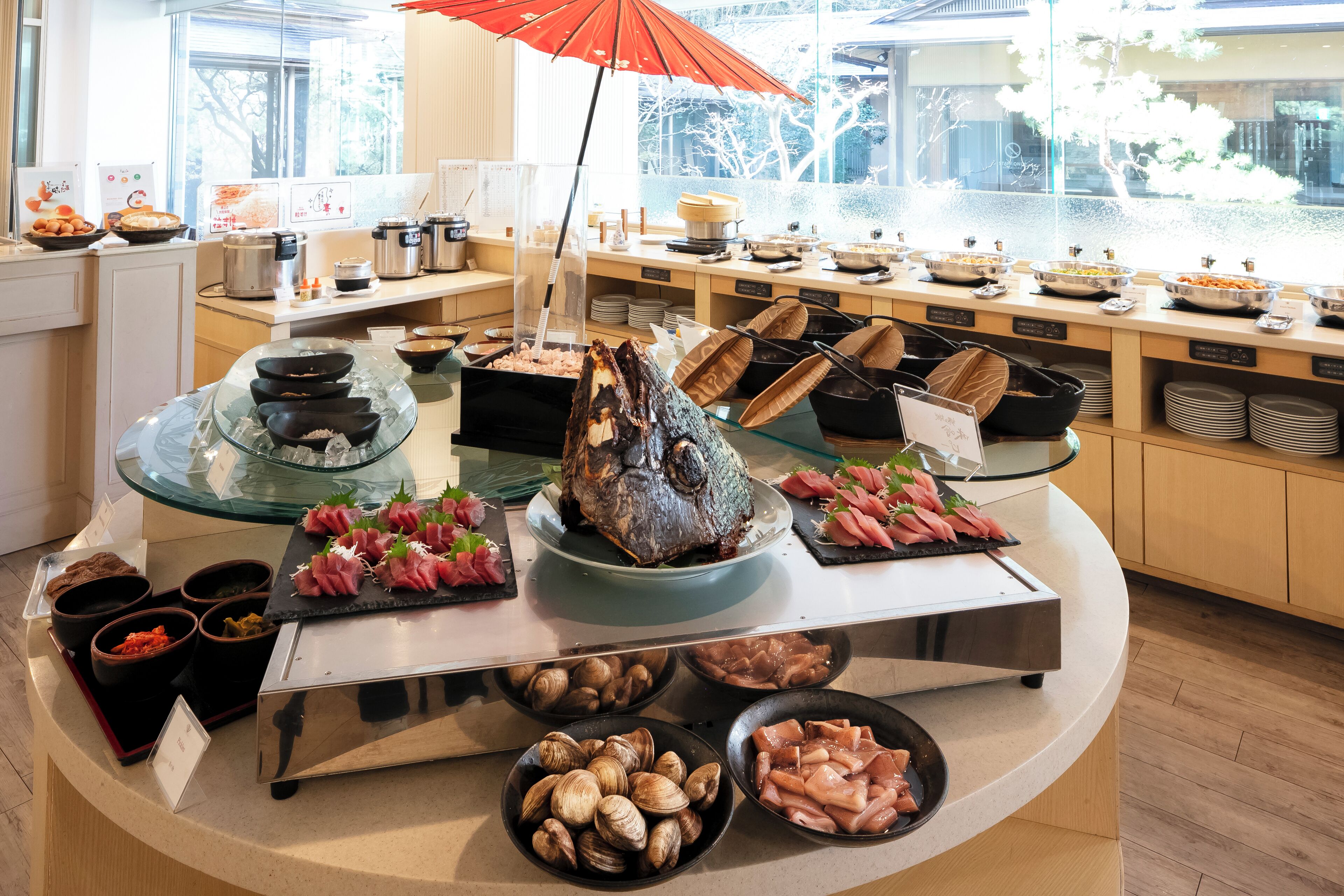 Daily buffet breakfast (JPY 2200 per person)