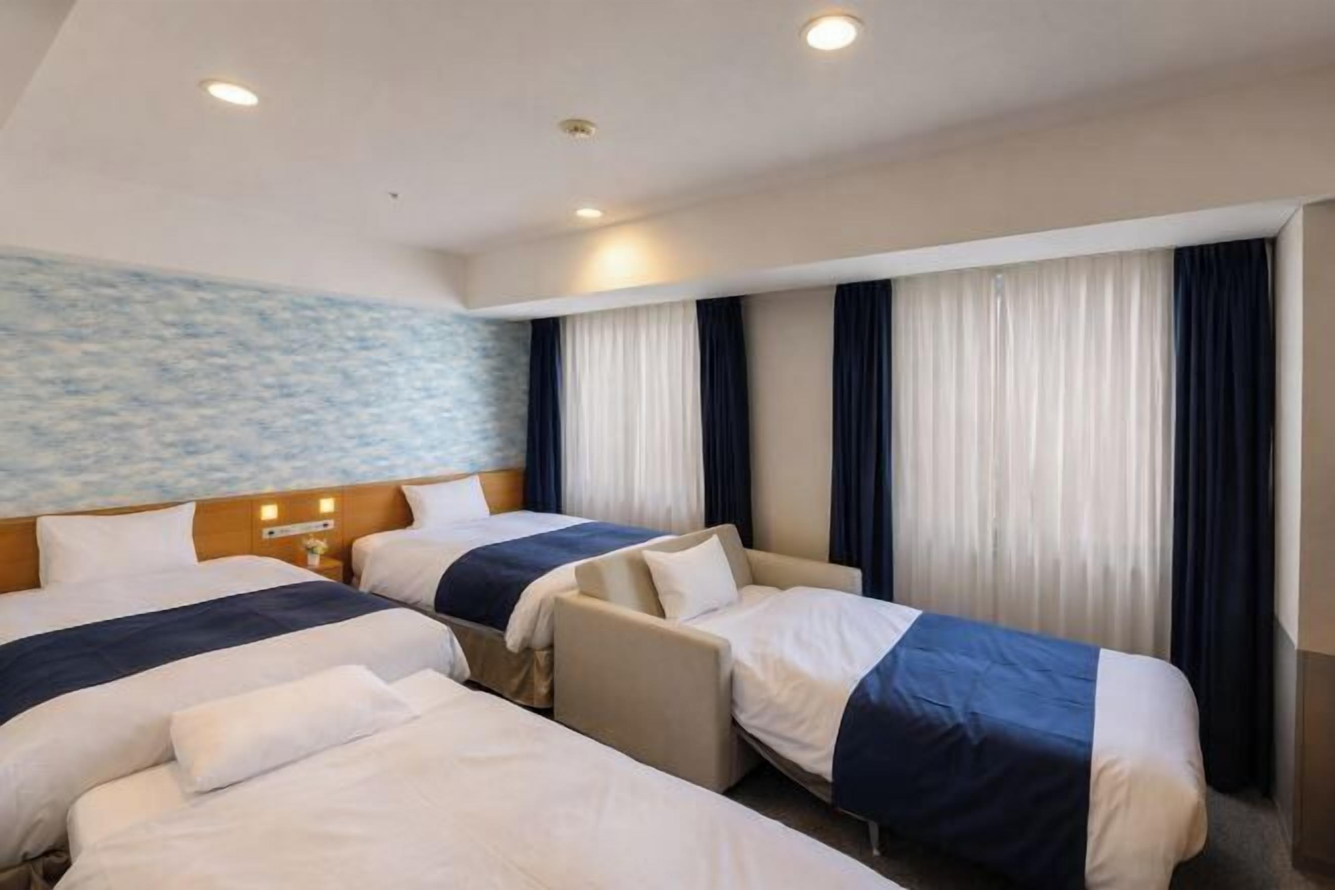 Premium bedding, down duvets, desk, blackout curtains
