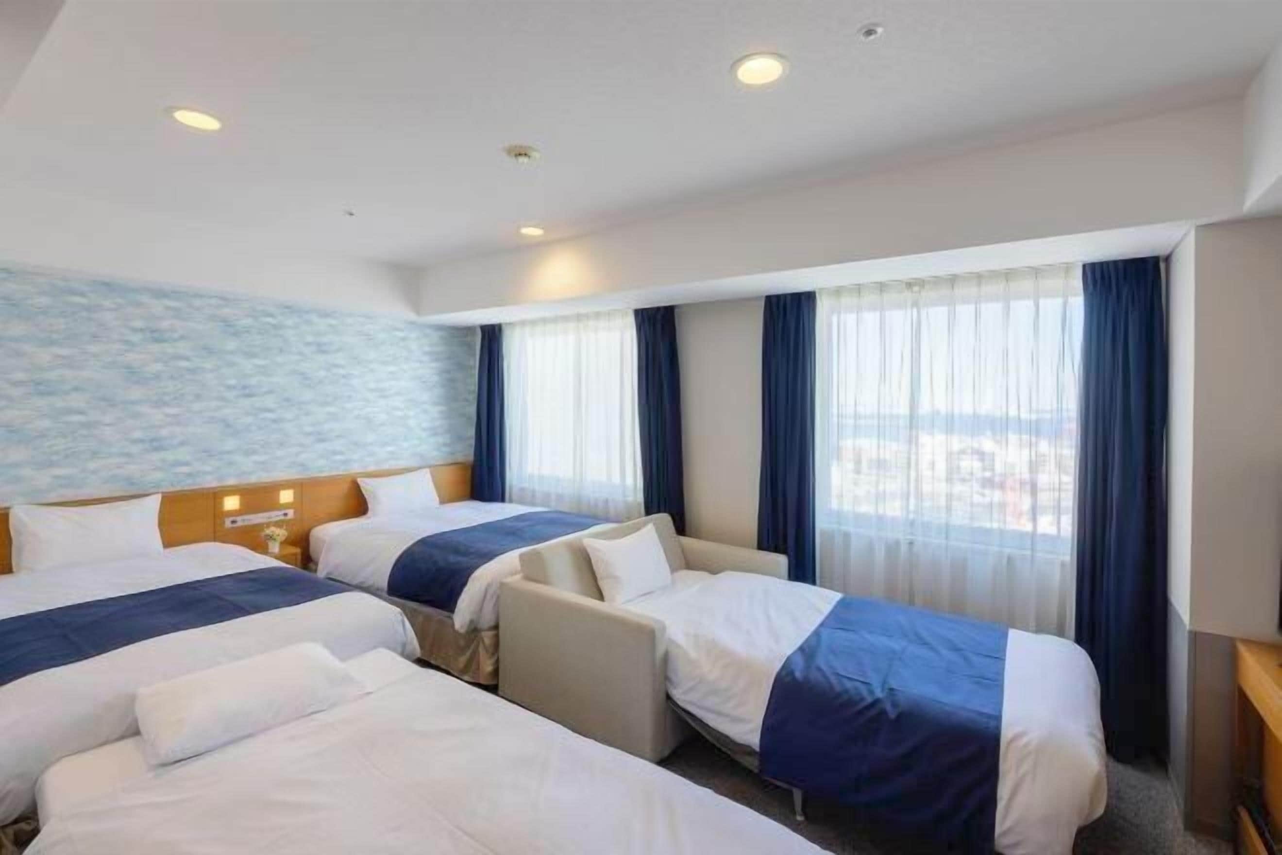 Premium bedding, down duvets, desk, blackout curtains