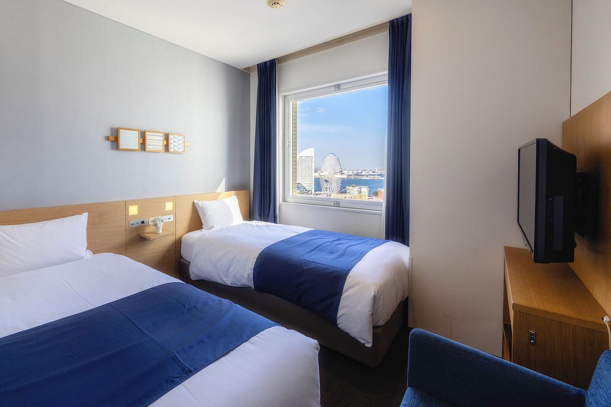 Chambre avec lits jumeaux, non-fumeur (Casual Twin, Night View) | Literie de qualitĂ©, couette en duvet, bureau, rideaux dâobscurcissement