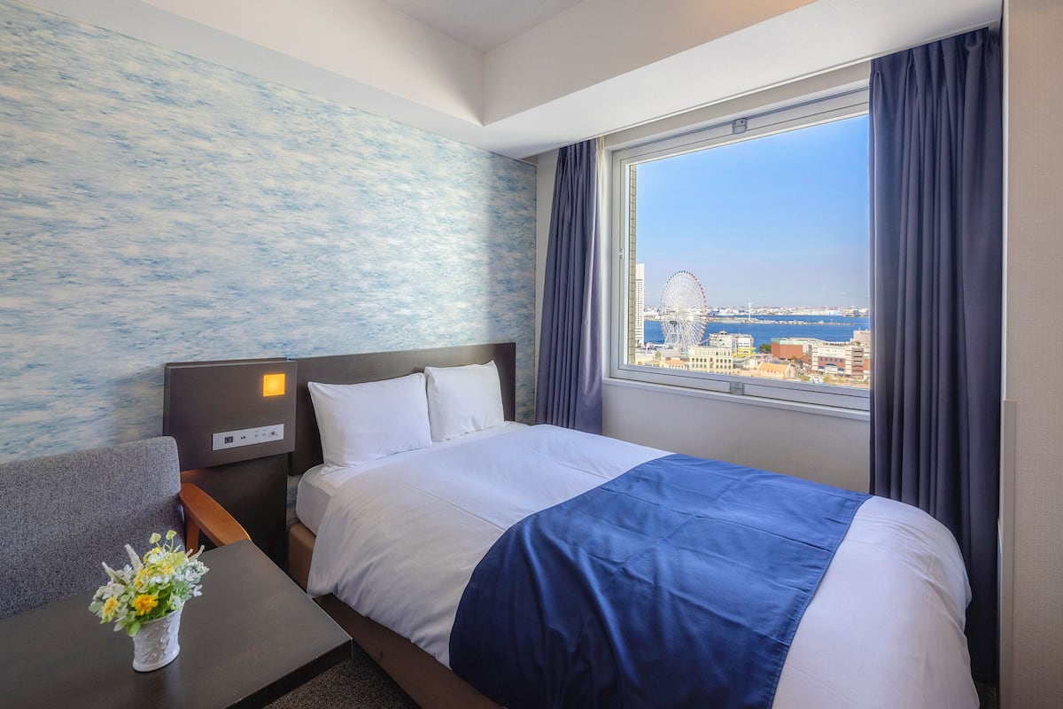 Chambre double, non-fumeur (Night View) | Literie de qualitĂ©, couette en duvet, bureau, rideaux dâobscurcissement