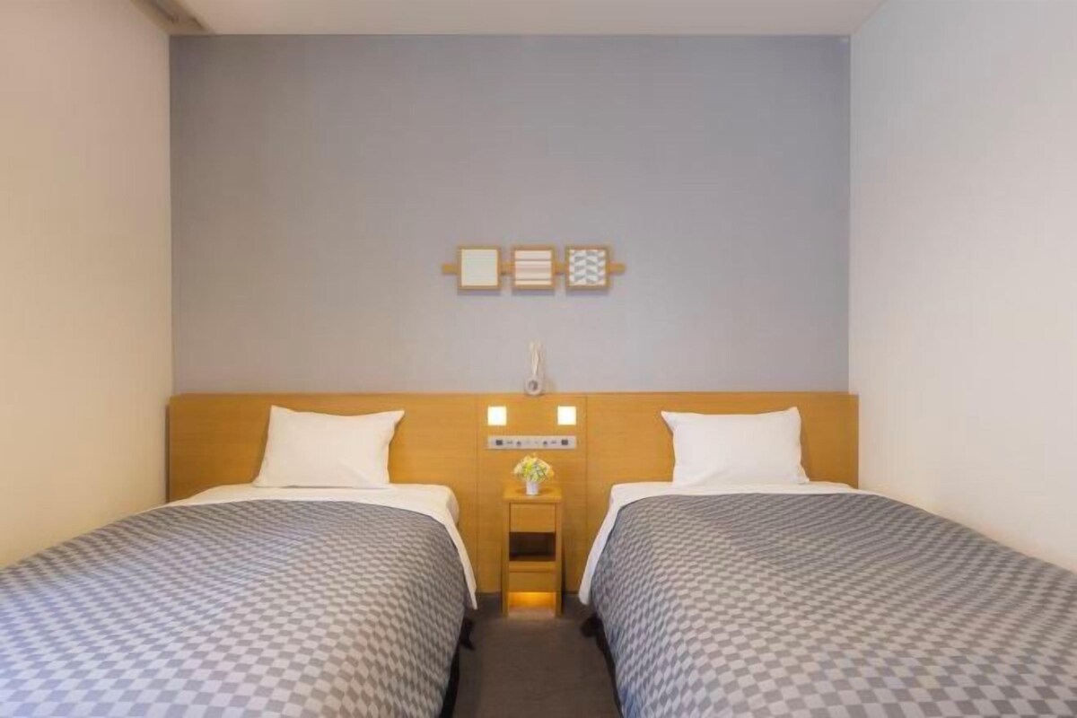 Premium bedding, down comforters, desk, blackout drapes