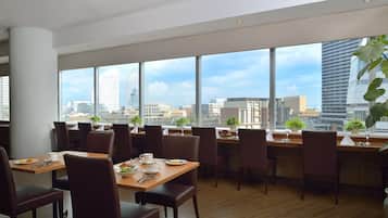 Petit déjeuner, déjeuner et dßner servis sur place