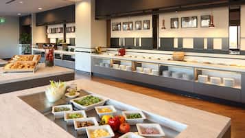 Daily buffet breakfast (JPY 2200 per person)