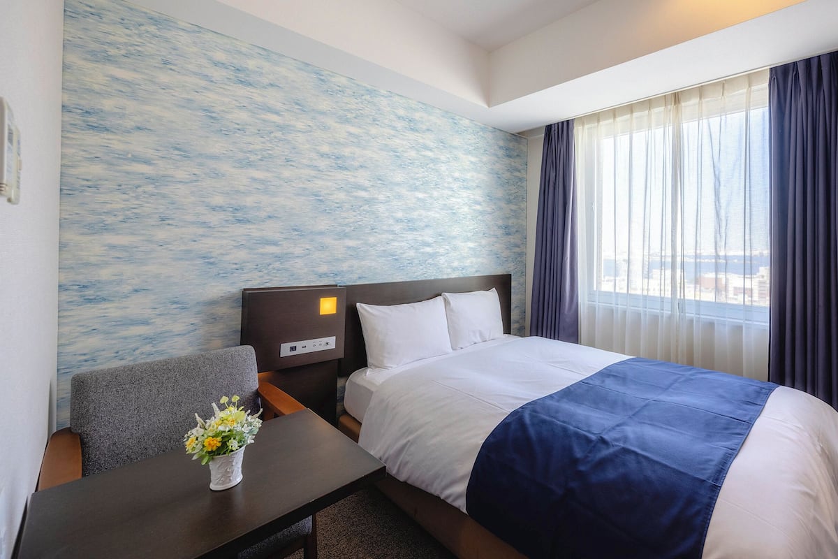 Chambre Standard double, non-fumeur | Literie de qualitĂ©, couette en duvet, bureau, rideaux dâobscurcissement