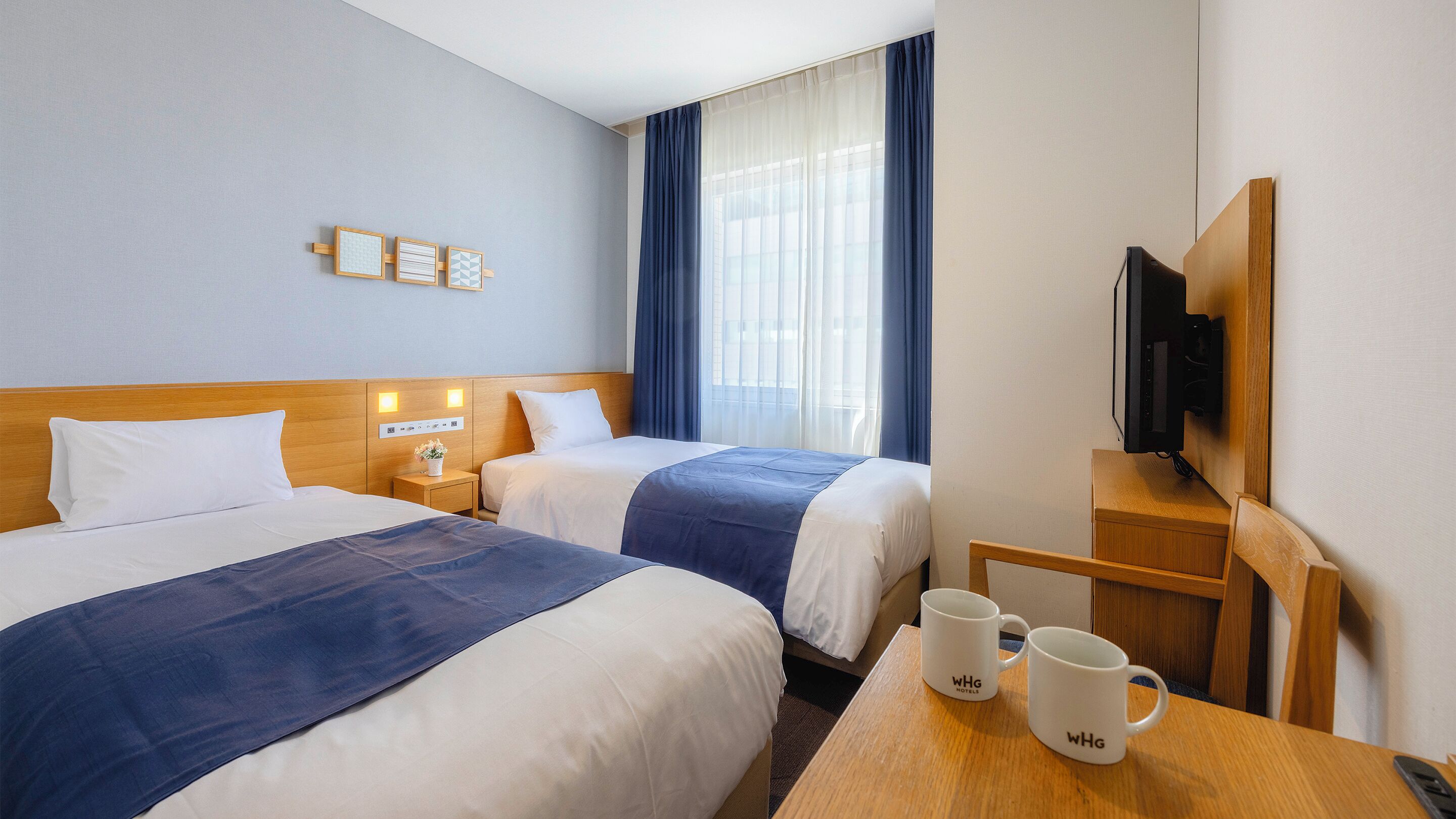 Habitació amb dos llits individuals, no fumadors (Casual Twin) | Roba de llit d'alta qualitat, cobrellits, escriptori i cortines opaques 