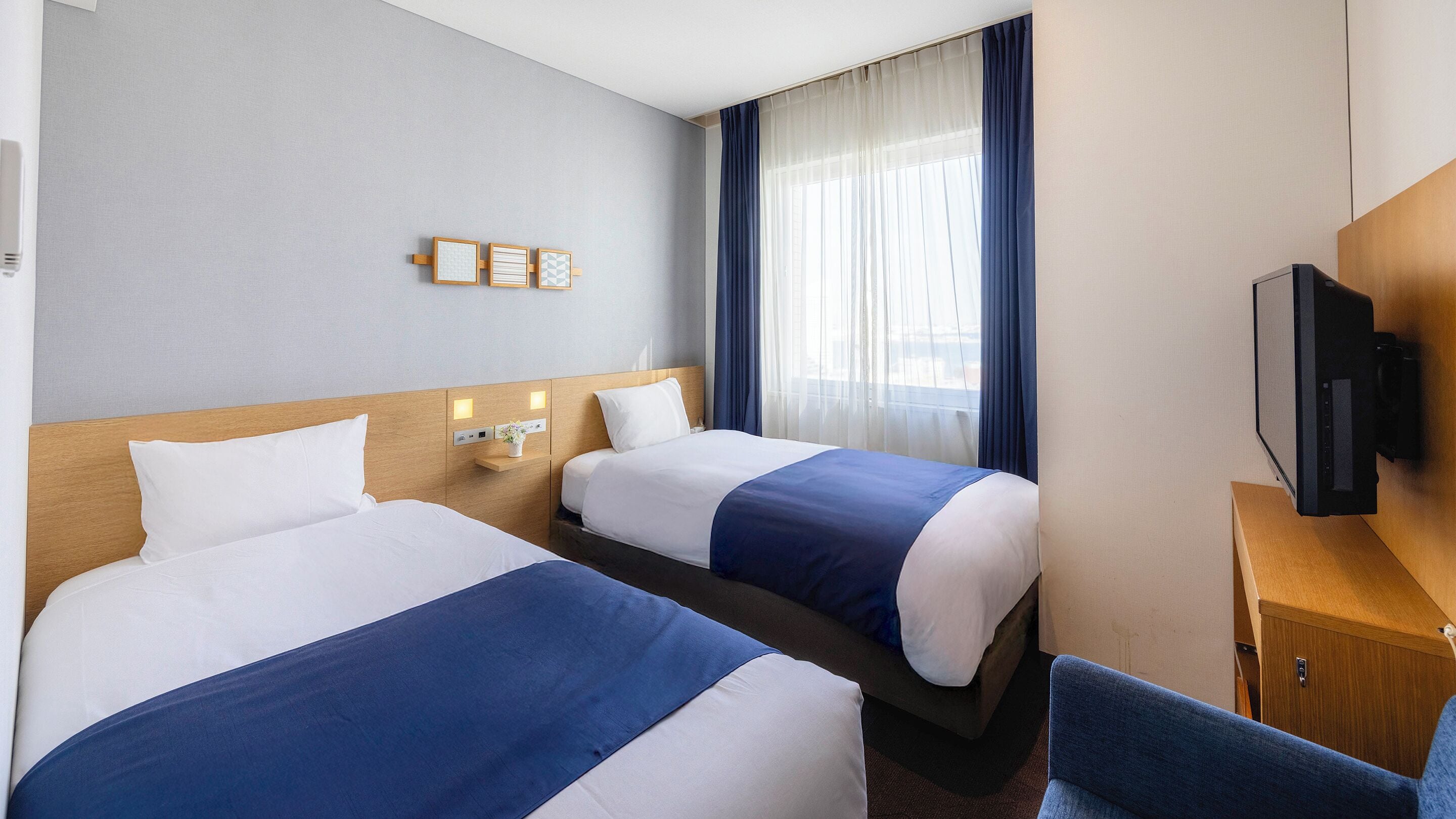 Casual Twin Room, Non Smoking | Premium bedding, down comforters, desk, blackout drapes
