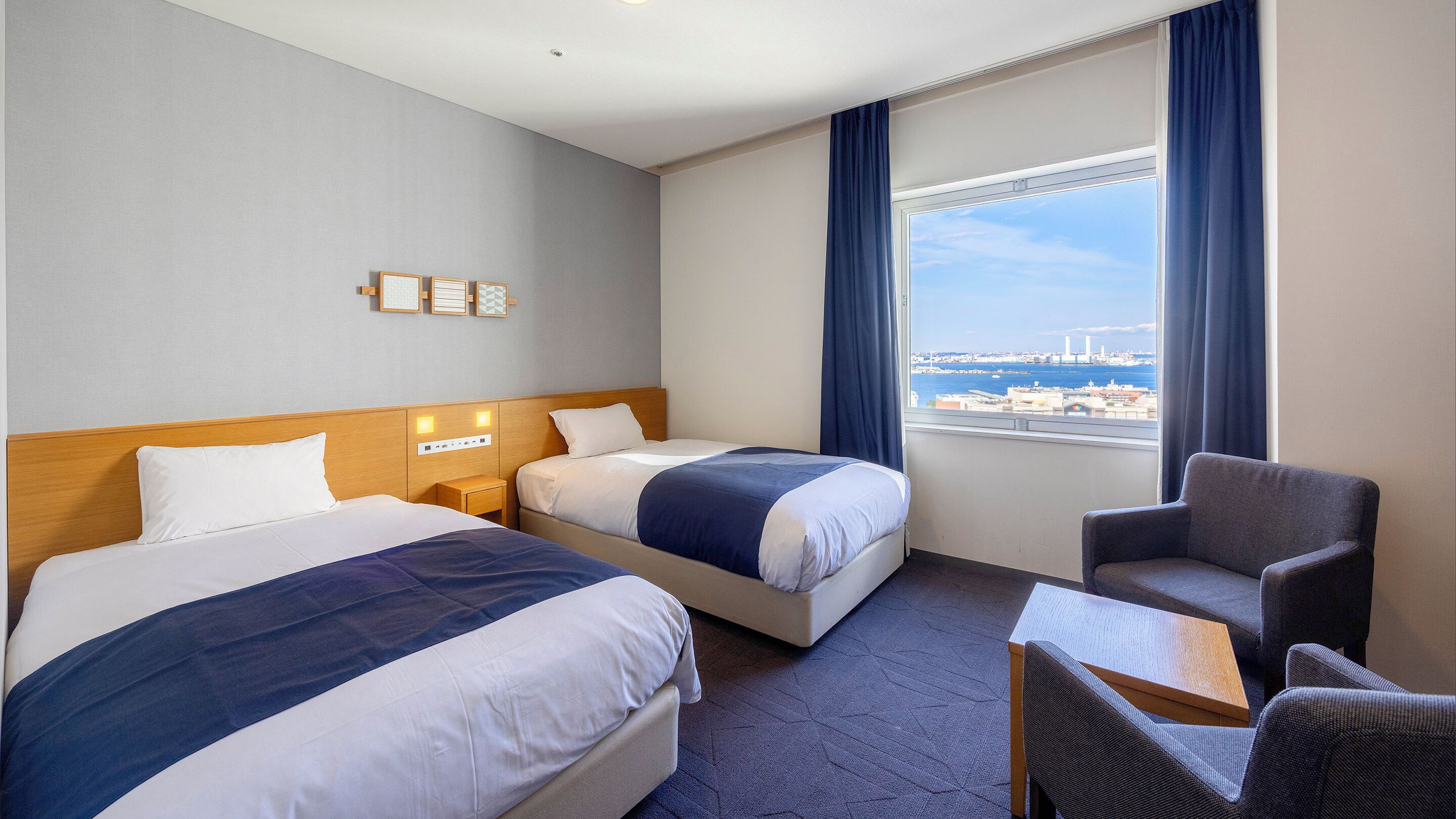 Chambre supérieure avec lits jumeaux, non-fumeur (Night View) | Literie de qualité, couette en duvet, bureau, rideaux d’obscurcissement