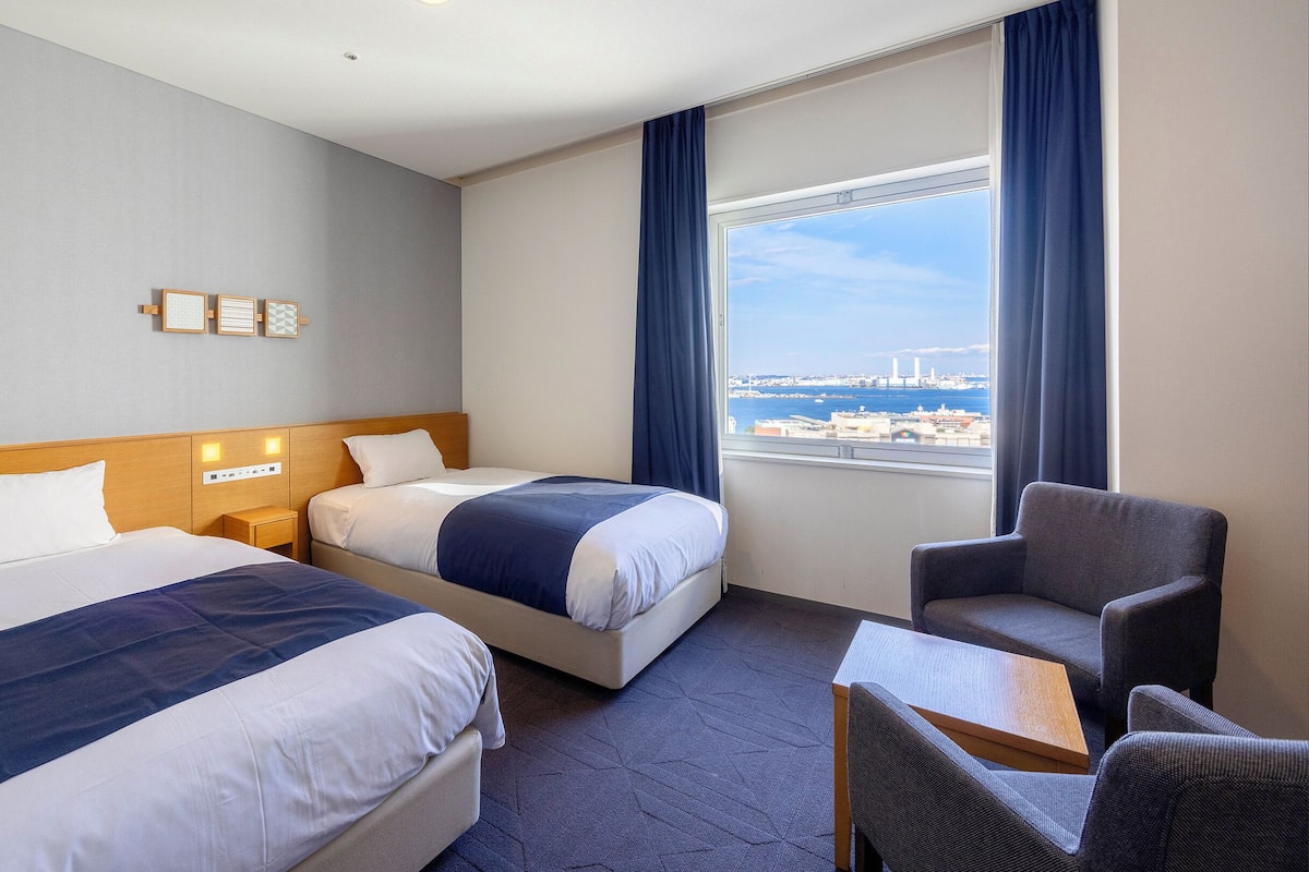 Chambre supĂ©rieure avec lits jumeaux, non-fumeur (Night View) | Literie de qualitĂ©, couette en duvet, bureau, rideaux dâobscurcissement