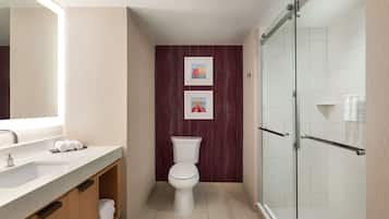 Habitación, 1 cama King size, con acceso para personas discapacitadas, en esquina (Hearing) | Regadera en el baño