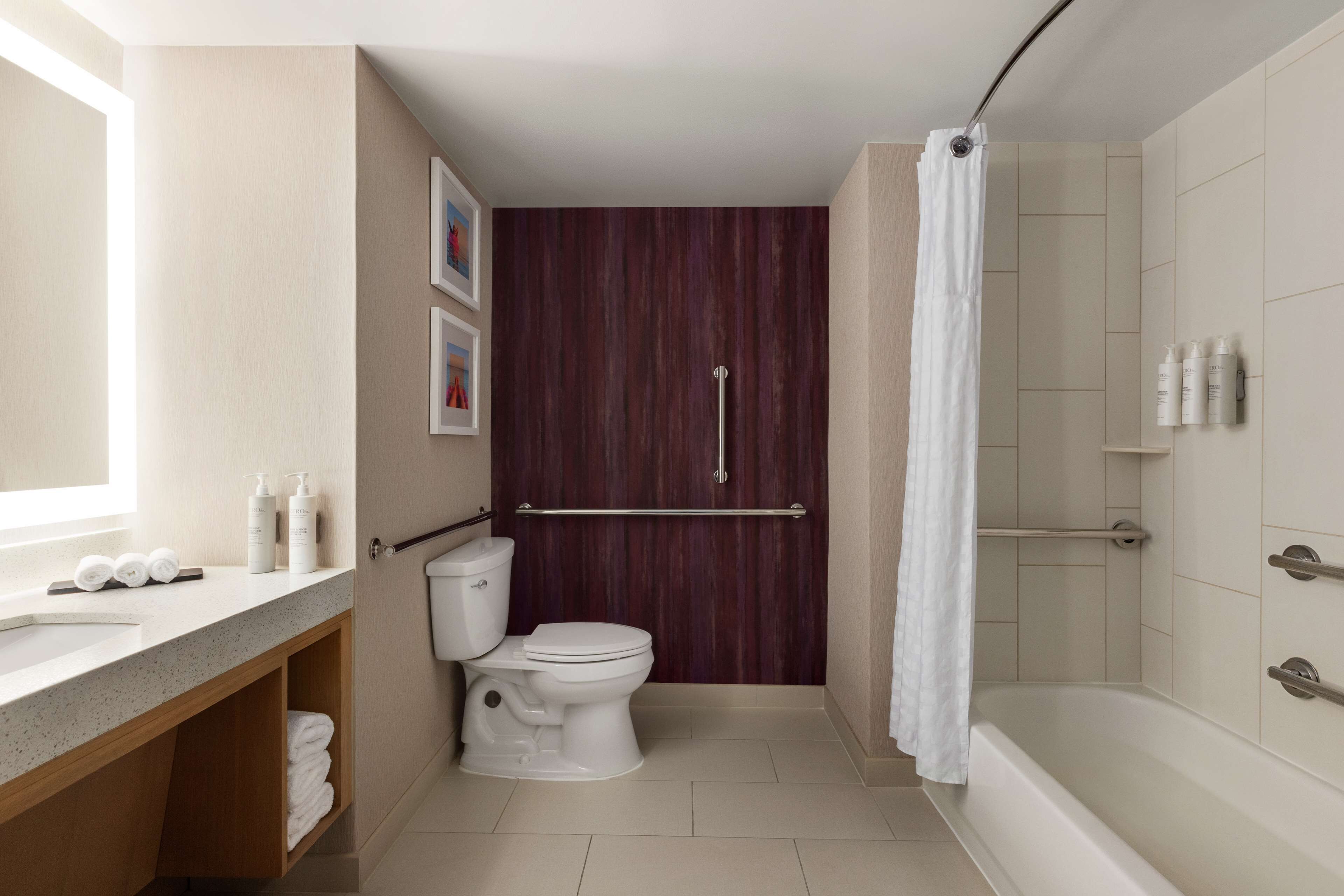 combined shower/bathtub, rainfall showerhead, free toiletries