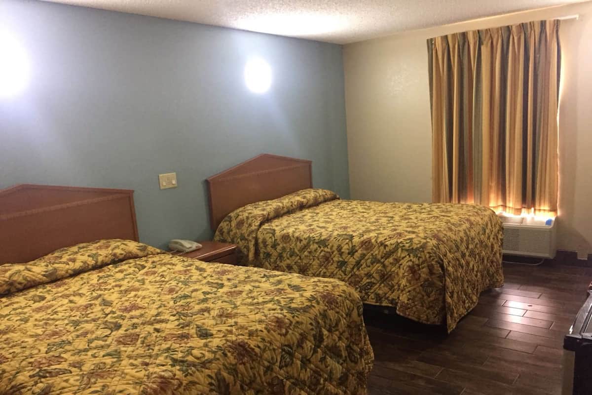Standard Double Room | Desk, WiFi (free), bed sheets