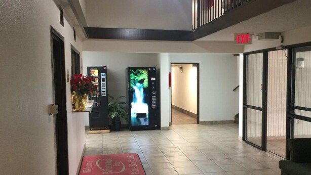 Hallway - Briarwood Inn (White Hall)