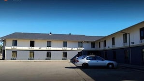 Exterior - Briarwood Inn (White Hall)