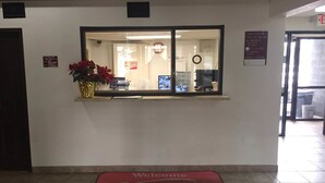 Concierge desk - Briarwood Inn (White Hall)