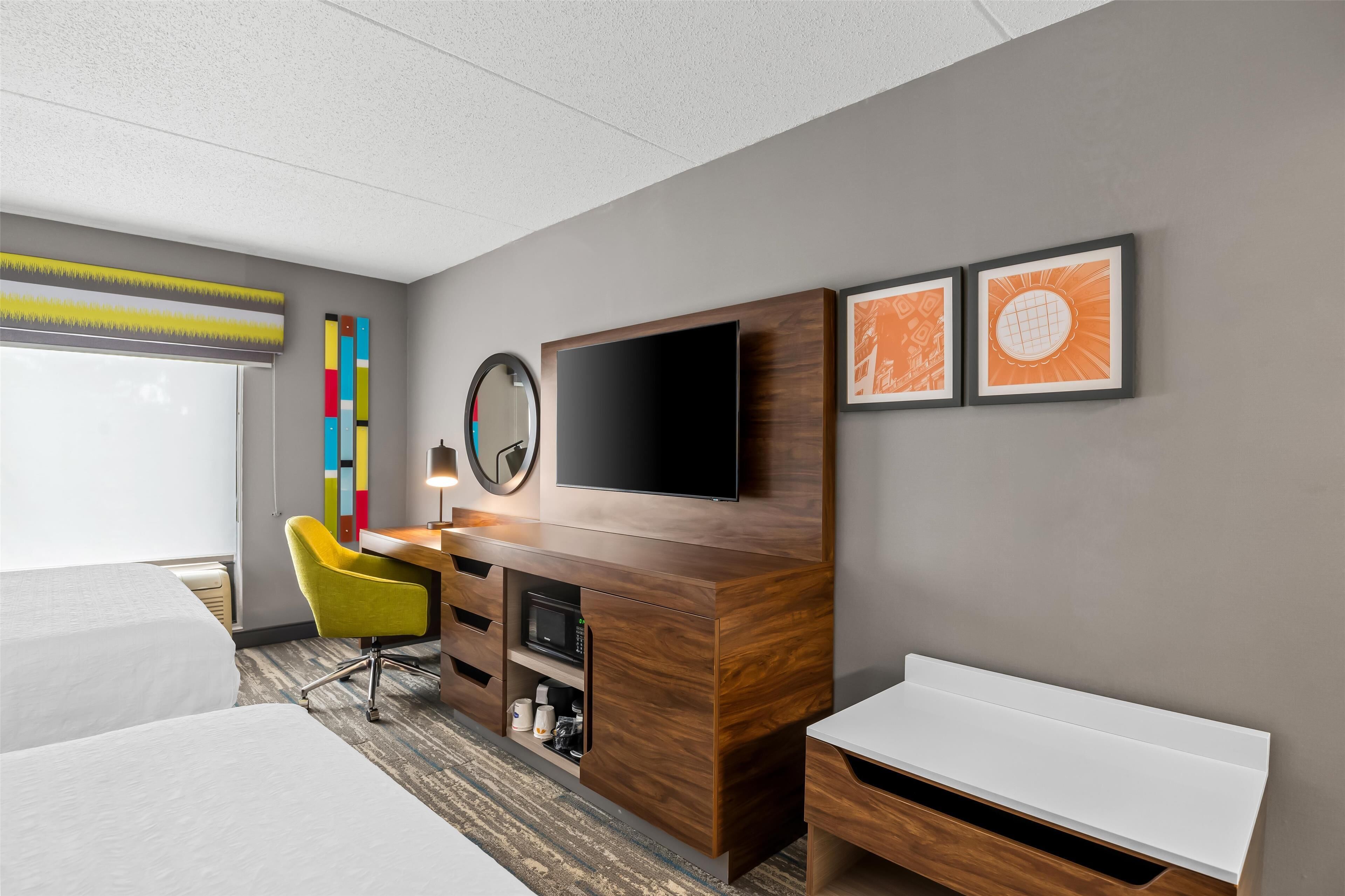 Habitación clásica, 2 camas Queen size | Caja de seguridad en la habitación y escritorio 