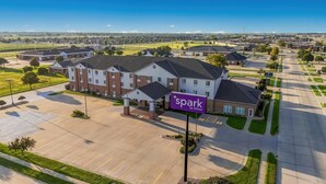 Exterior - Spark by Hilton Grand Island (Grand Island)