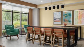 Free daily continental breakfast