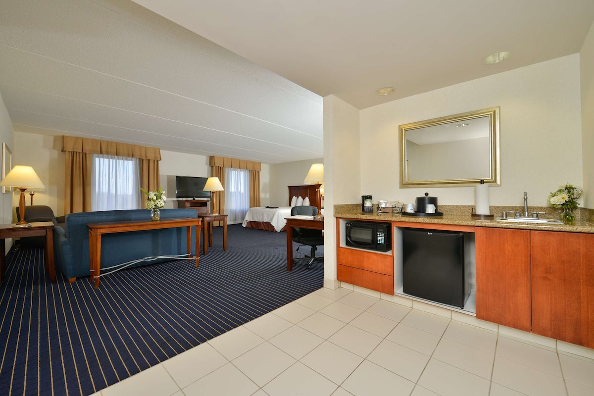 Studio Suite, 2 Queen Beds, Non Smoking | Premium bedding, individually decorated, individually furnished, desk