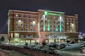 A multi-story Holiday Inn & Suites hotel with a parking lot and a covered entrance. - Holiday Inn & Suites Albuquerque-North I-25 by IHG (Albuquerque)
