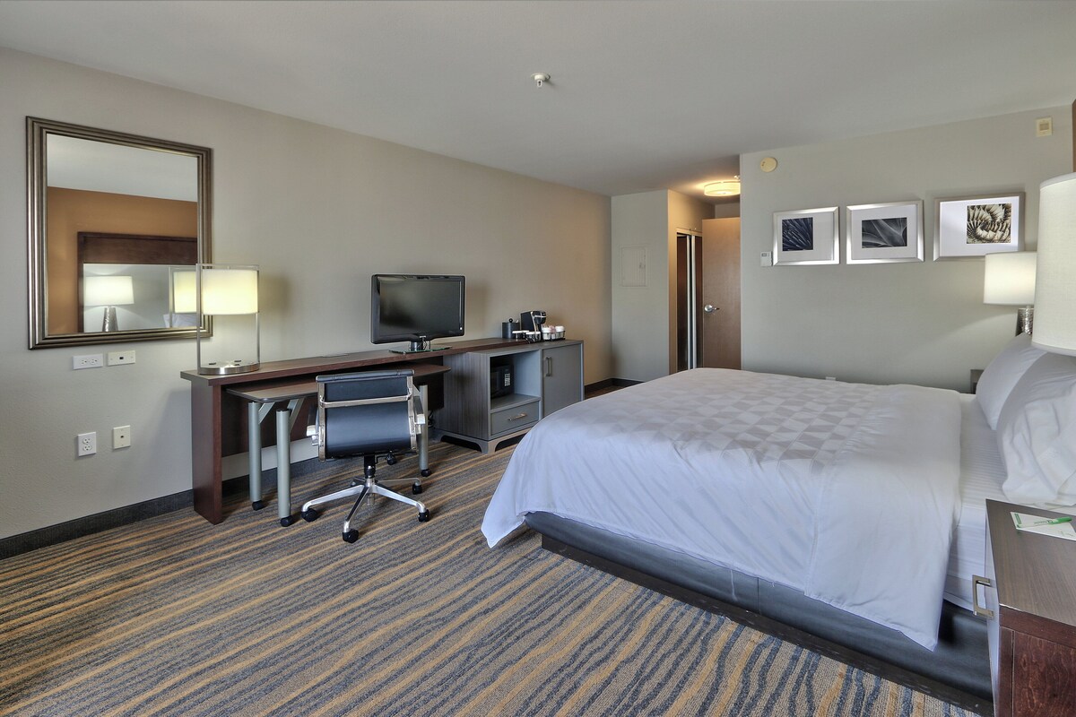 In-room safe, desk, laptop workspace, blackout drapes