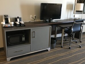 A hotel room with a kitchenette, a desk with a computer, and a chair. - Holiday Inn & Suites Albuquerque-North I-25 by IHG (Albuquerque)