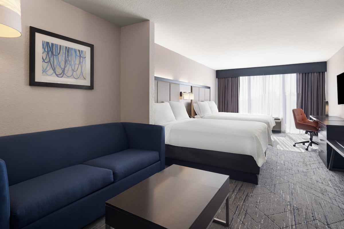 Suite, Multiple Beds (Wet Bar) | In-room safe, desk, iron/ironing board, rollaway beds