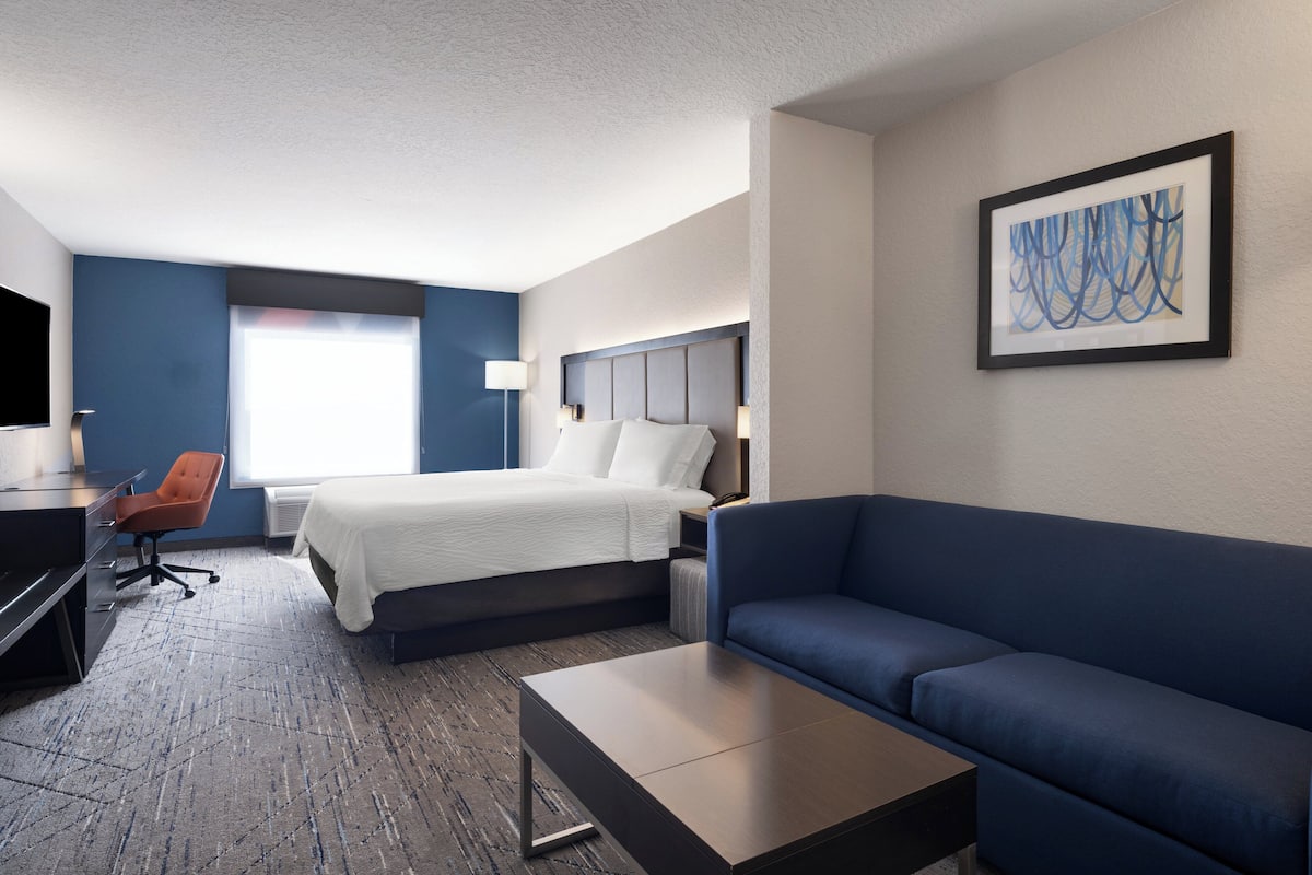 Suite, 1 King Bed with Sofa bed (Wet Bar) | In-room safe, desk, iron/ironing board, rollaway beds