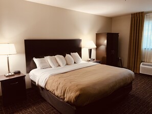 Room, 1 Katil Raja (King), Accessible, Non Smoking | Peti besi dalam bilik, dihias secara berasingan