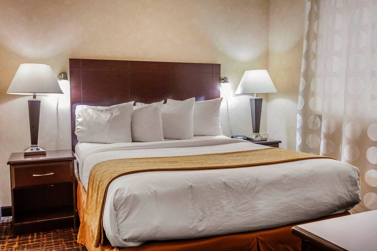 In-room safe, individually decorated, individually furnished, desk