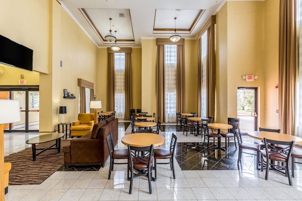 Esmorzar diari d'estil bufet gratuït