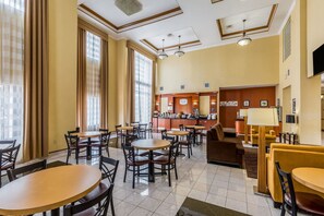Free daily buffet breakfast - Sleep Inn & Suites Stafford - Sugarland (Stafford)