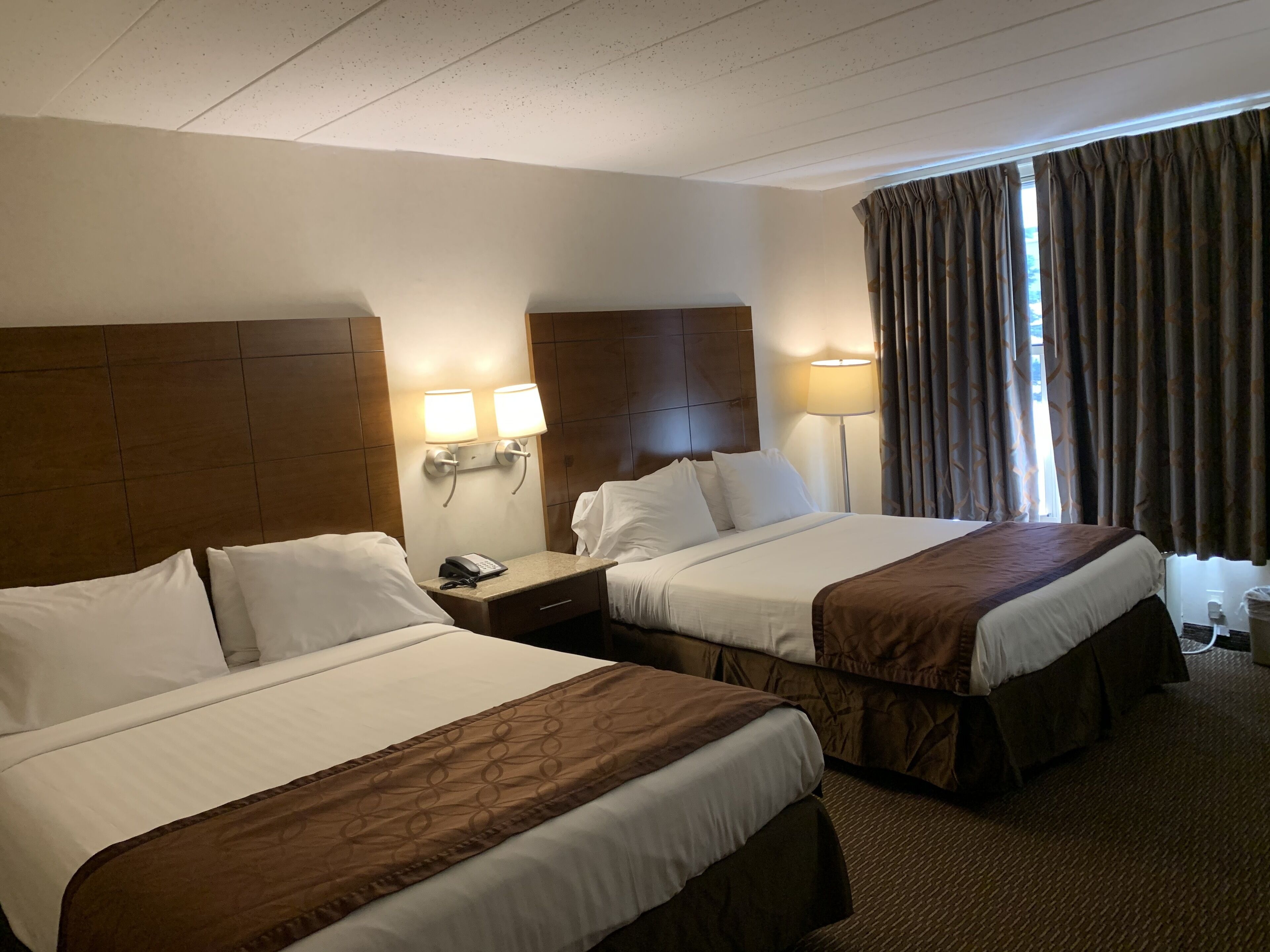 1 bedroom, Egyptian cotton sheets, premium bedding, down duvets