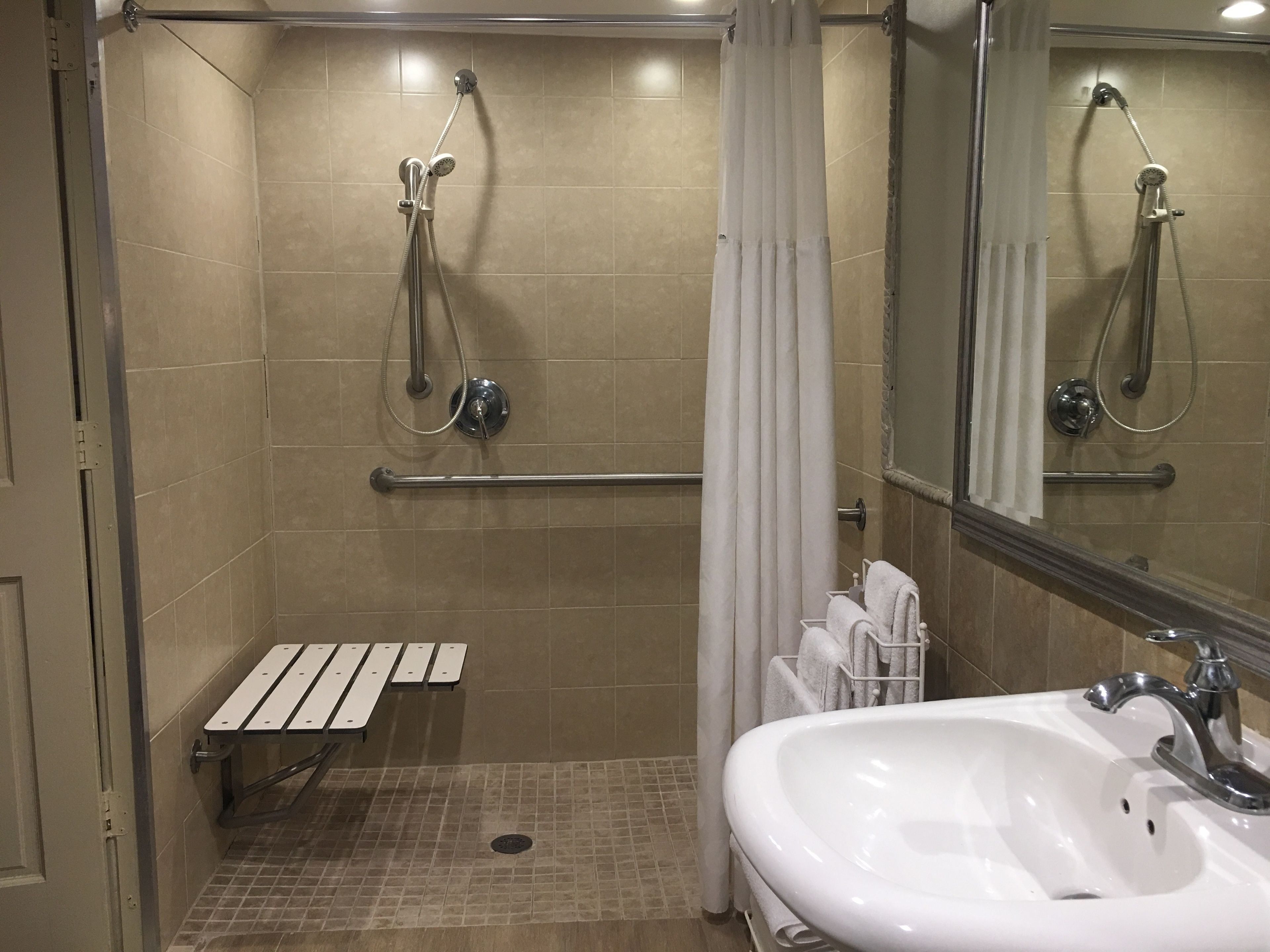 Foto - Ramada by Wyndham Rockville Centre