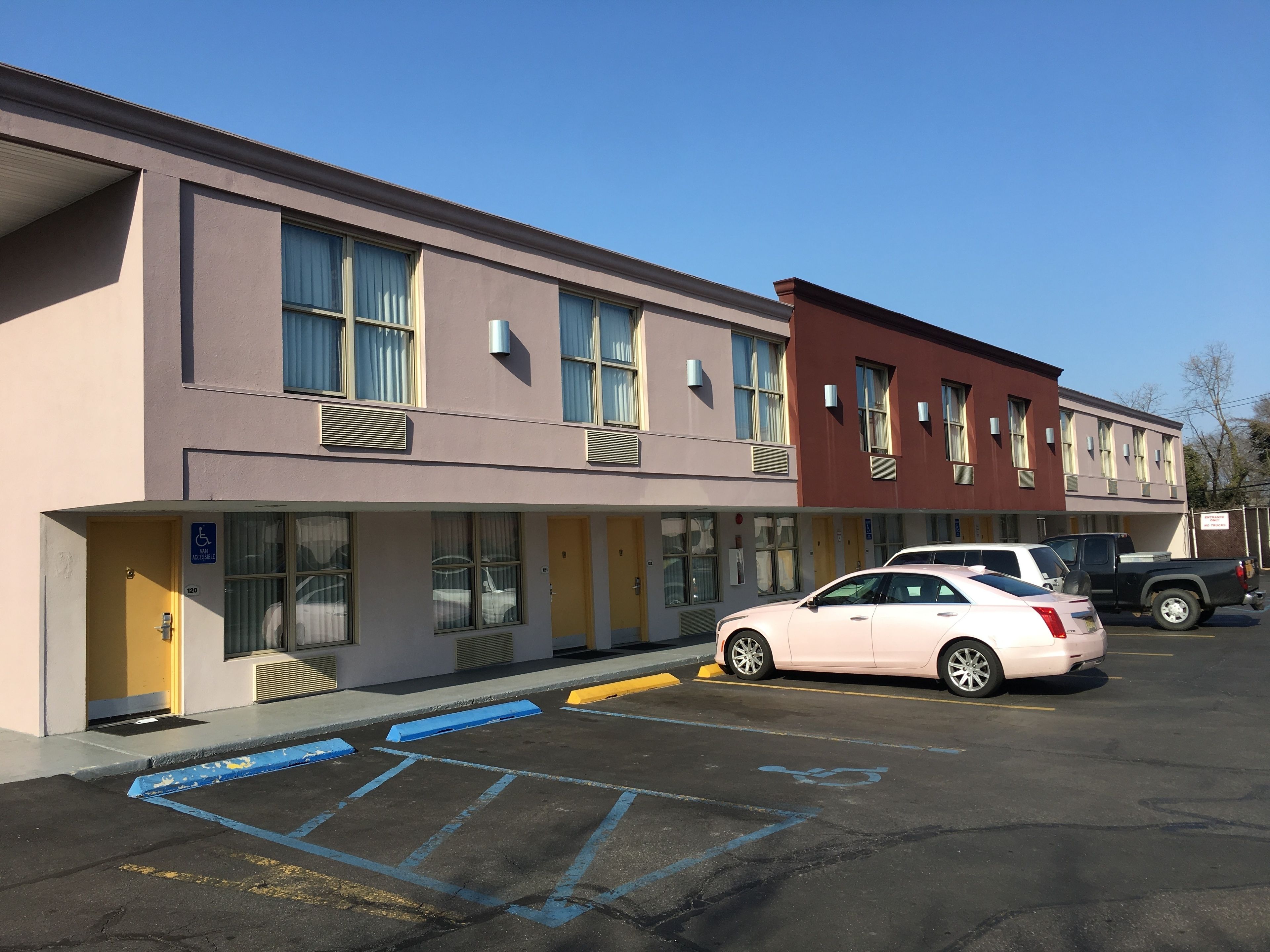 Foto - Ramada by Wyndham Rockville Centre