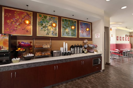 Servicio de la propiedad. Ramada by Wyndham Rockville Centre