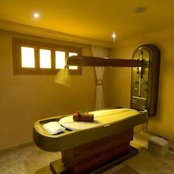Salas para tratamentos a dois, sauna seca, banheira de hidromassagem