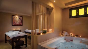 Espace de soins pour les couples, sauna, bain Ă remous, hammam