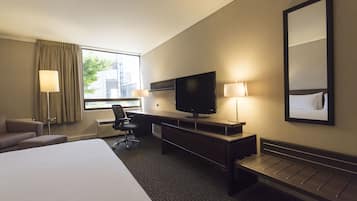 Room, 1 King Bed, Non Smoking (Leisure) | In-room safe, desk, laptop workspace, iron/ironing board