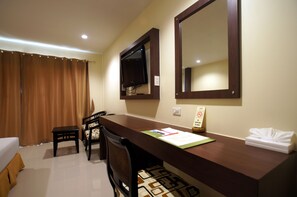 Coffres-forts dans les chambres, bureau, draps fournis