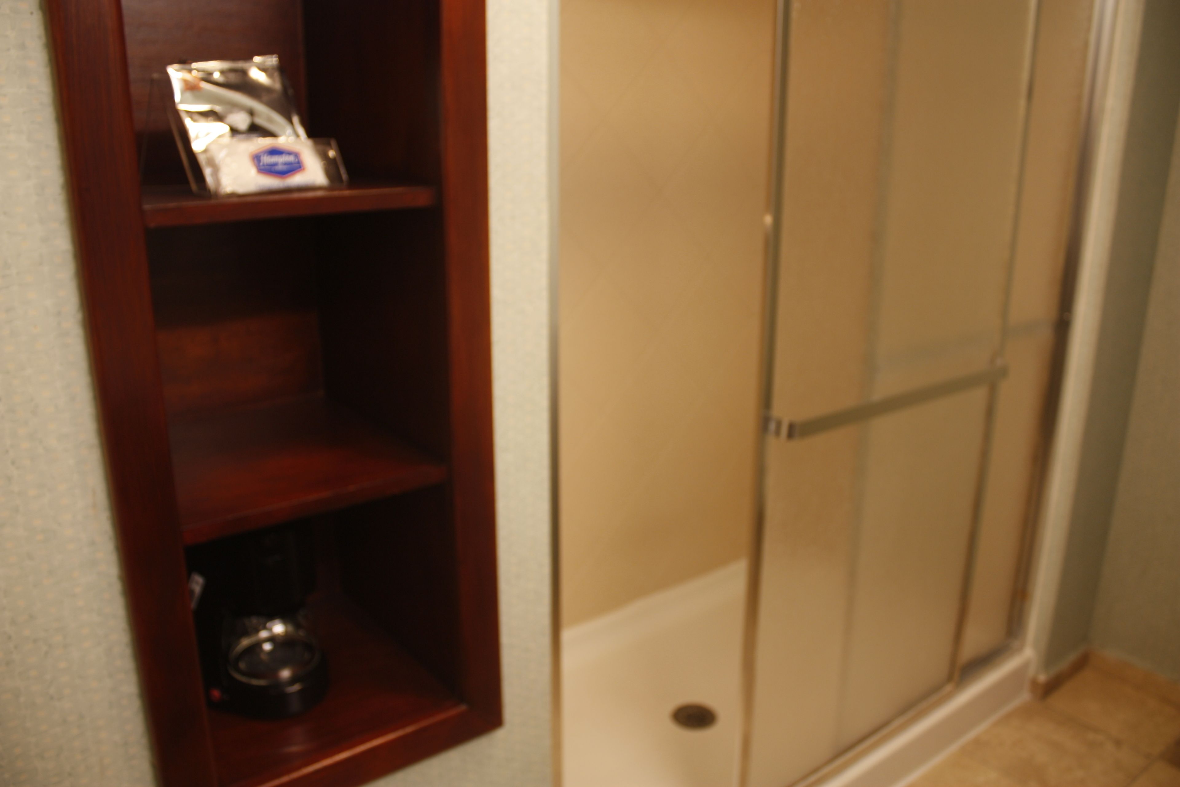 1 bedroom, desk, blackout curtains, soundproofing