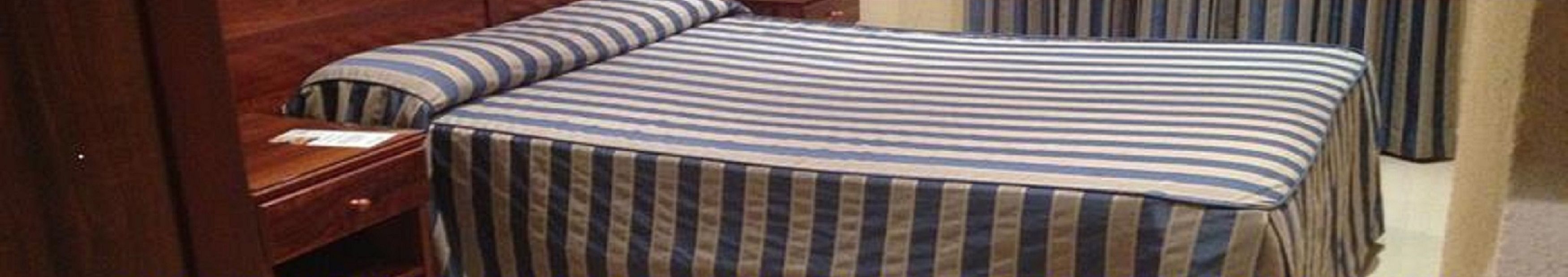 triple room | in-room safe, desk, rollaway beds, free wifi