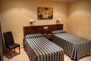 Double Room | In-room safe, desk, rollaway beds, free WiFi - Hotel Nova Centro (Jerez de la Frontera)