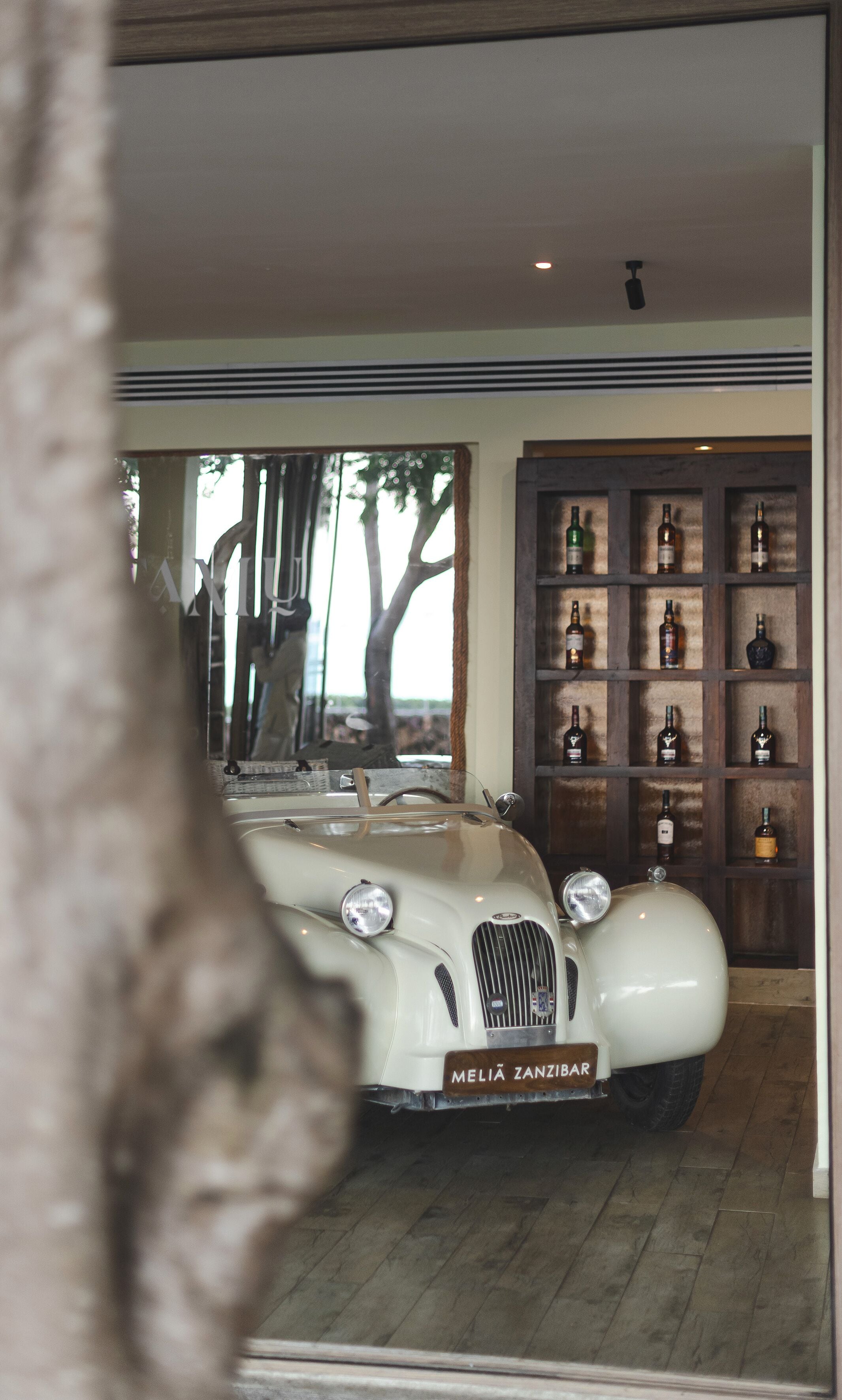 7 restaurants, breakfast served