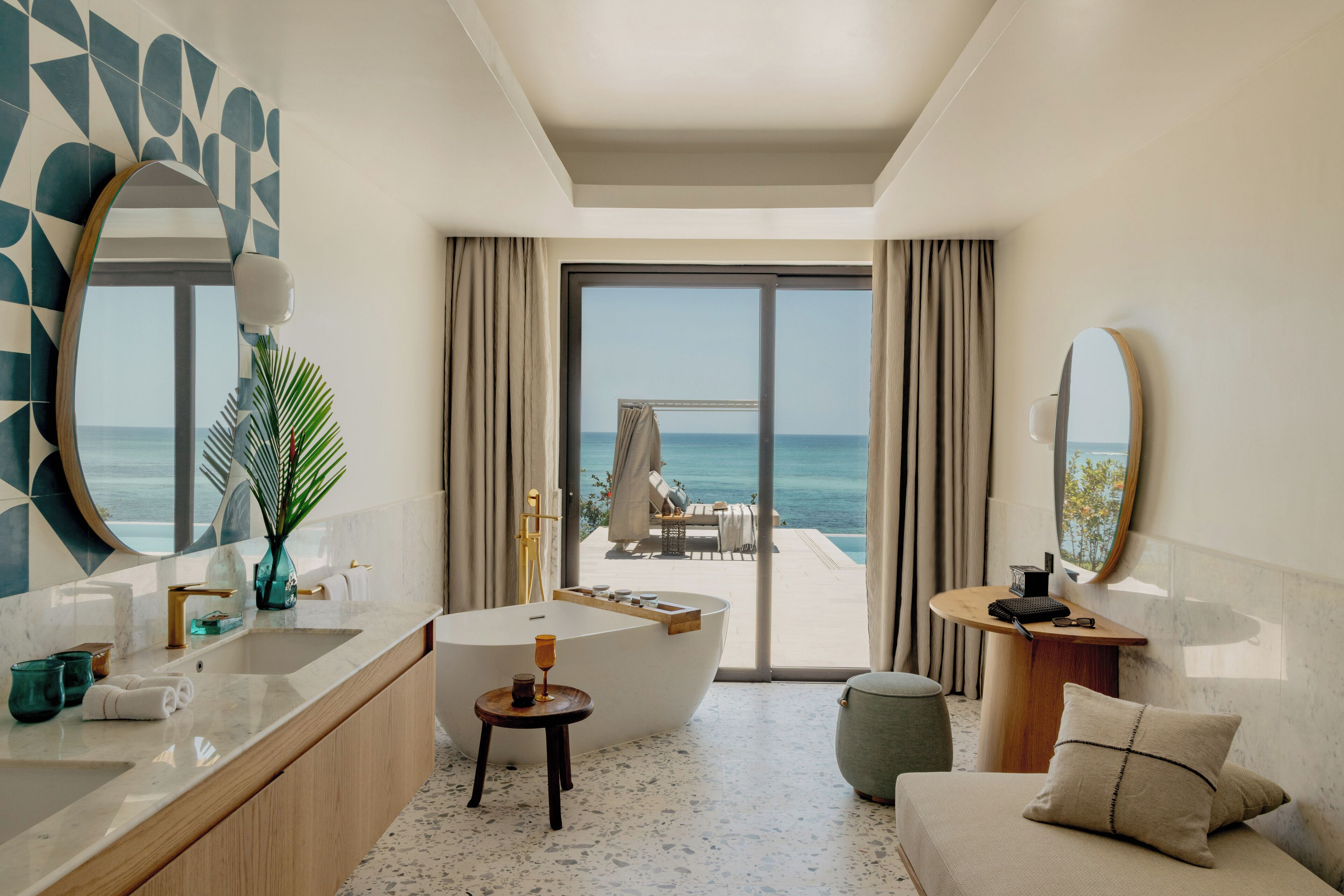 Ropa de cama hipoalergénica y minibar 