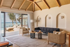 The Level Grand 2 bedroom Ocean Villa | เครื่องนอนป้องกันสารก่อภูมิแพ้, มินิบาร์, ตู้นิรภัยในห้องพัก