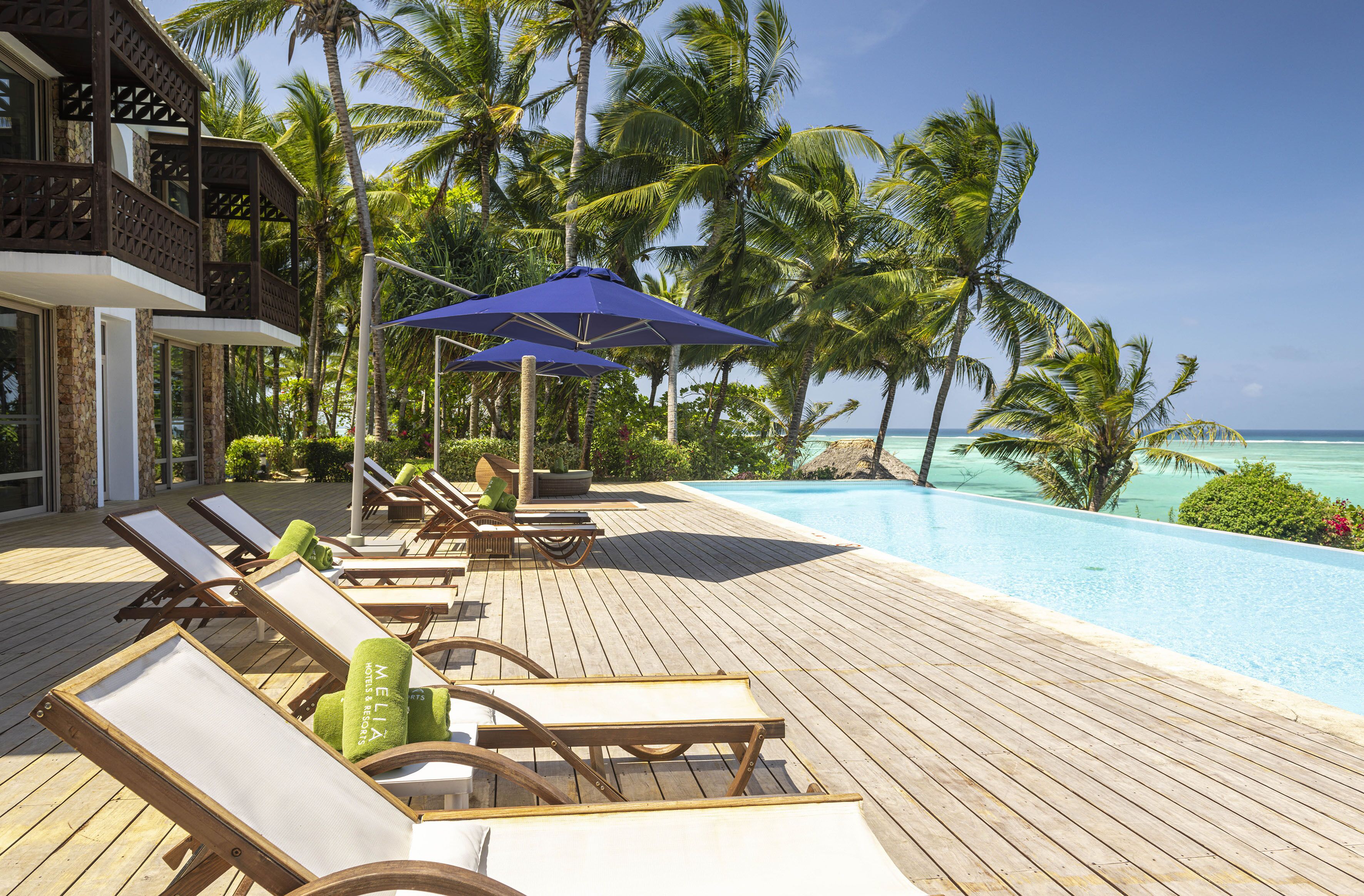 3 outdoor pools, pool umbrellas, pool loungers