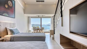 Family Quadruple Room | In-room safe, blackout curtains, soundproofing, bed sheets