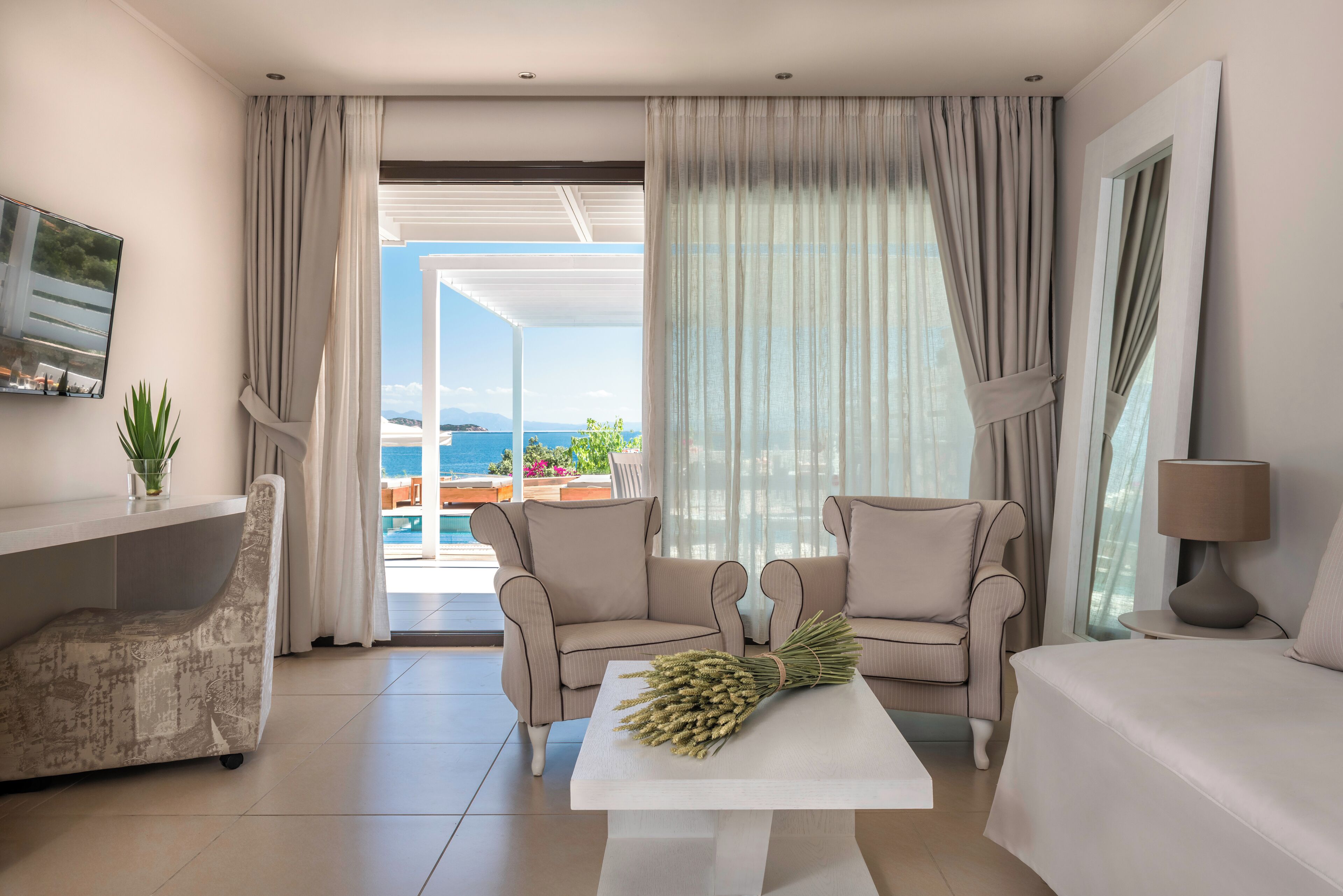 Premium Suite | In-room safe, blackout drapes, soundproofing, bed sheets